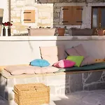 House Rea With Bbq And Two Terrace Hébergement de vacances