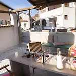 House Rea With Bbq And Two Terrace Hébergement de vacances Sveti Donat