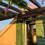 House Rea With Bbq And Two Terrace Hébergement de vacances *