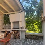 House Rea With Bbq And Two Terrace Hébergement de vacances