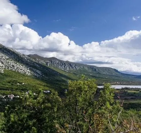 House Rea With Bbq And Two Terrace