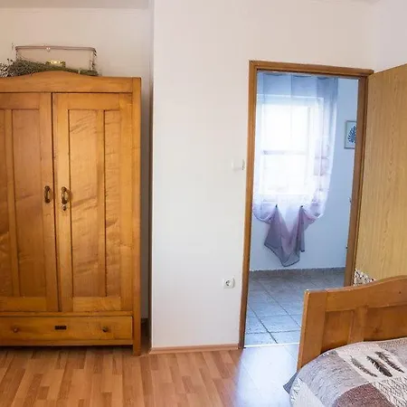 House Rea With Bbq And Two Terrace *