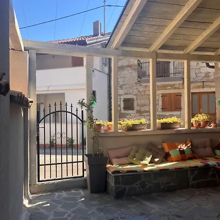 House Rea With Bbq And Two Terrace *