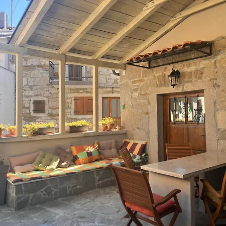 Casa de Férias House Rea With Bbq And Two Terrace Sveti Donat