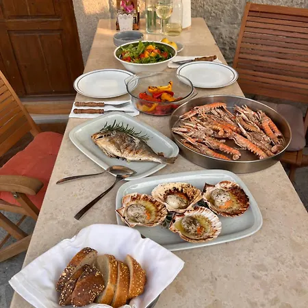 Hébergement de vacances House Rea With Bbq And Two Terrace *