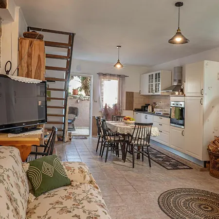 House Rea With Bbq And Two Terrace