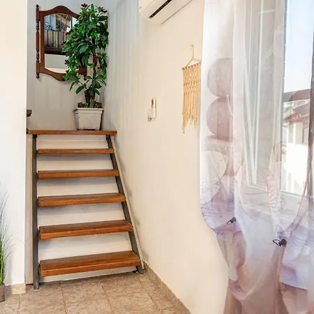 House Rea With Bbq And Two Terrace Hébergement de vacances *