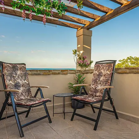 House Rea With Bbq And Two Terrace Hébergement de vacances