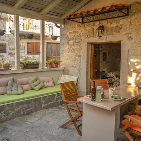 House Rea With Bbq And Two Terrace Hébergement de vacances