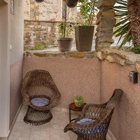 House Rea With Bbq And Two Terrace Hébergement de vacances *
