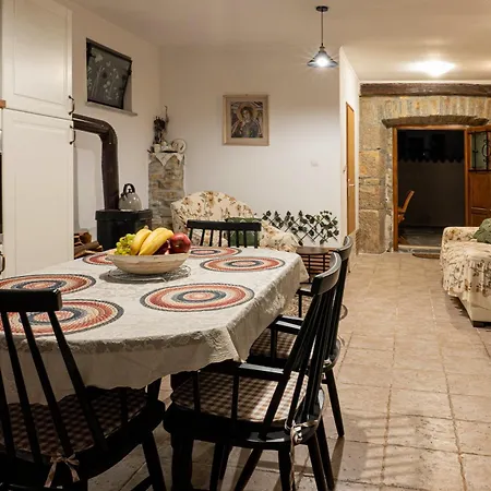 Hébergement de vacances House Rea With Bbq And Two Terrace Sveti Donat