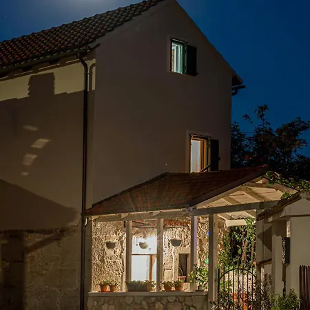 House Rea With Bbq And Two Terrace
