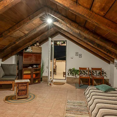 Hébergement de vacances House Rea With Bbq And Two Terrace *