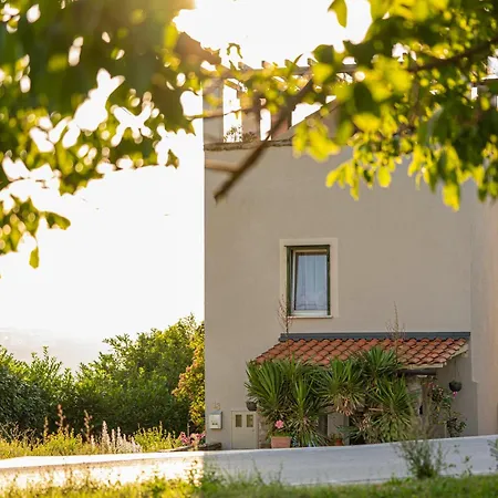 House Rea With Bbq And Two Terrace Hébergement de vacances Sveti Donat