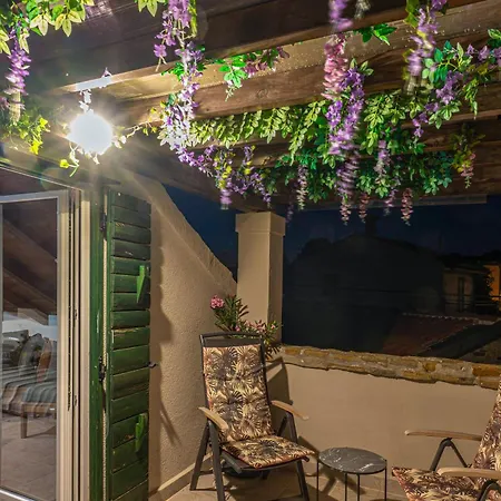 House Rea With Bbq And Two Terrace *
