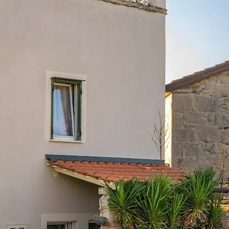 House Rea With Bbq And Two Terrace Hébergement de vacances